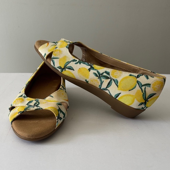 AEROSOLES Shoes - Lemon Print Women's Aerosoles silver platter flats